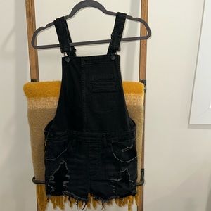 Black shorts overall from Express!✨✨